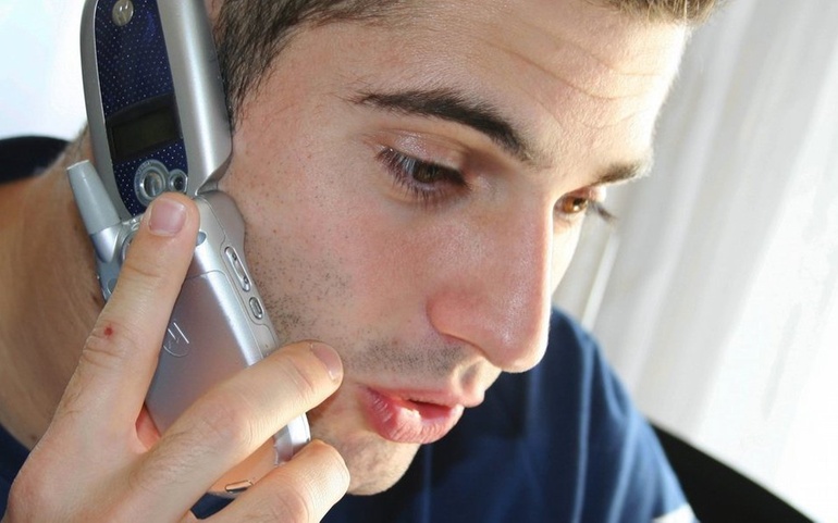 Telefonkontakt, gutt