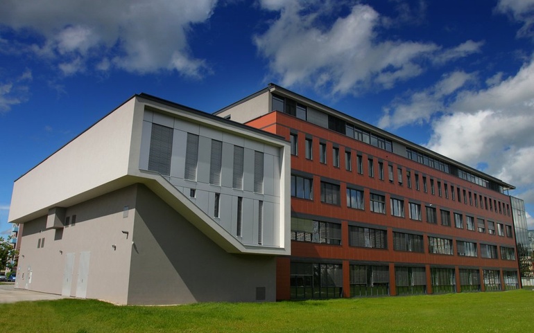 Stor institusjonsbygning