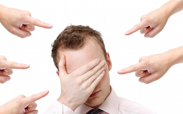 Ung mann skammer seg