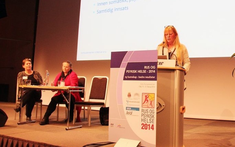 Anne Loennechen på talerstolen (684 x 486)