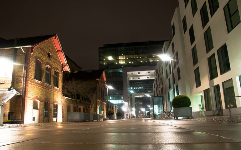 Nattarbeid COLOURBOX4225861