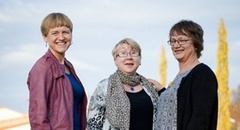 Egendokumentasjon i journal. Fv. Eirin Rødseth, Anita Stafne og Dora Schmidt Stendal