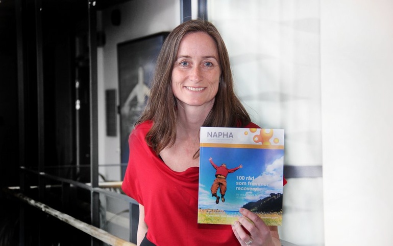 Irene Wormdahl med heftet 100 råd