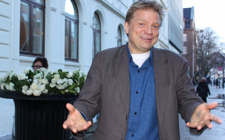 Øystein Eiring gestikulerer