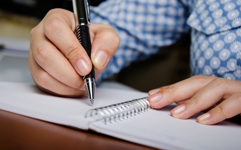 Person som skriver