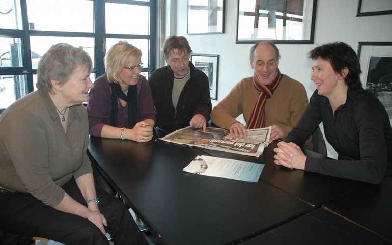 Ressursgruppe i Bodø arrangerer temakafeer. Unni Borg til høyre