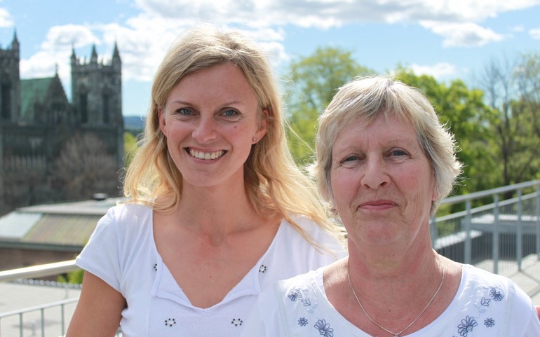 Bjørg Wiken t.v. og Ingun Einbu Hagestande t.h. Begge psykiatriske sykepleiere, psykisk helseteam i Hamar kommune.