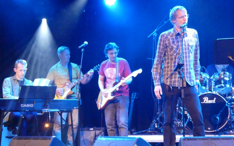 Opptreden i Hamar kulturhus, med Adrian Wangberg Seberg (lengst t.v.), Ole Christian Christophersen, Daniel Kumar og Dan Viggen. 